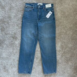 NEW Anercrombie & Fitch High Rise Mom Jean